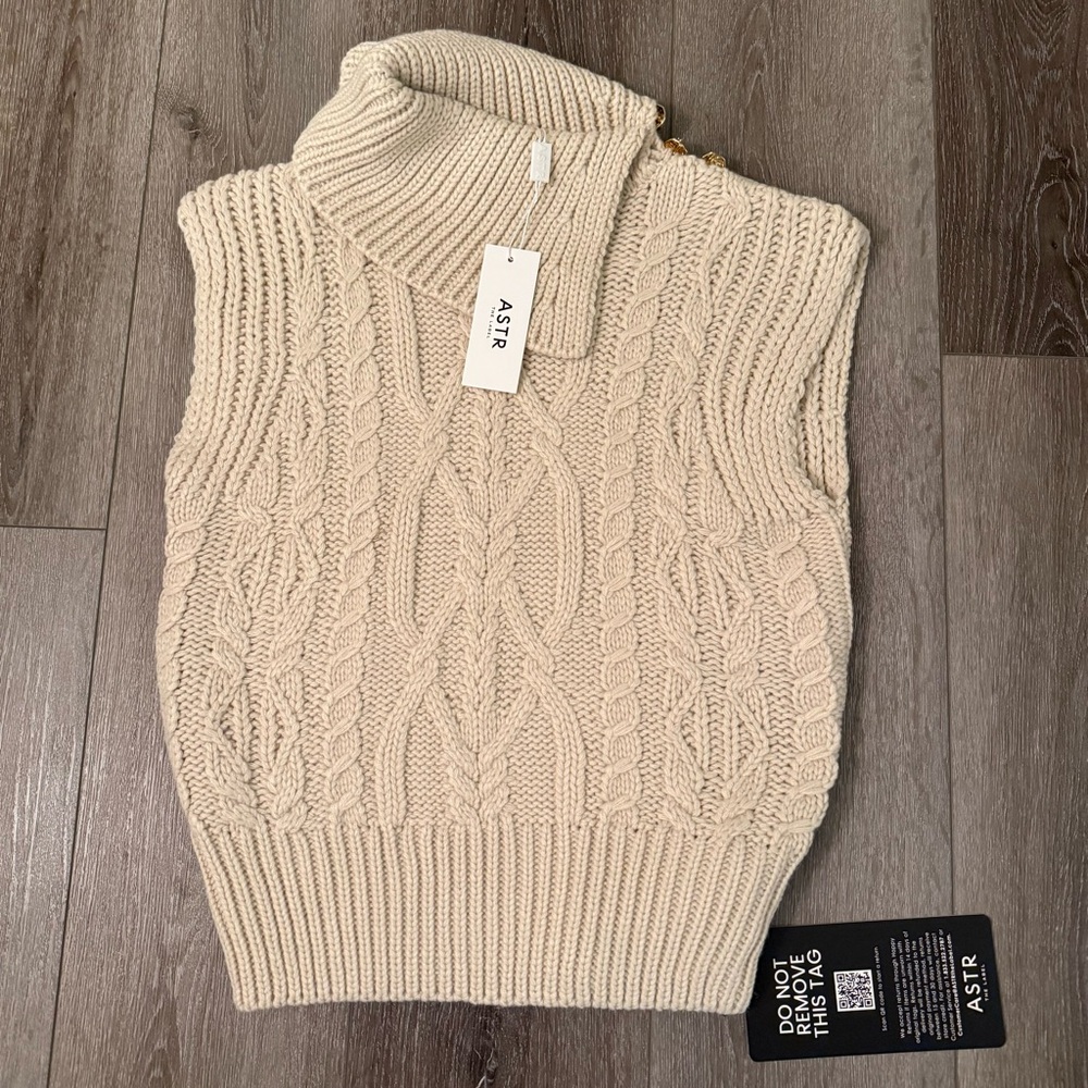 New ASTR The Label Kirstin Sleeveless Cable Knit Foldover Collar Sweater XS - Picture 2 of 7